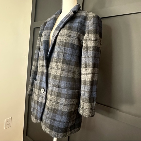 100% lambswool, Ralph Lauren, blazer size 10 blue and gray plaid - Picture 5 of 7